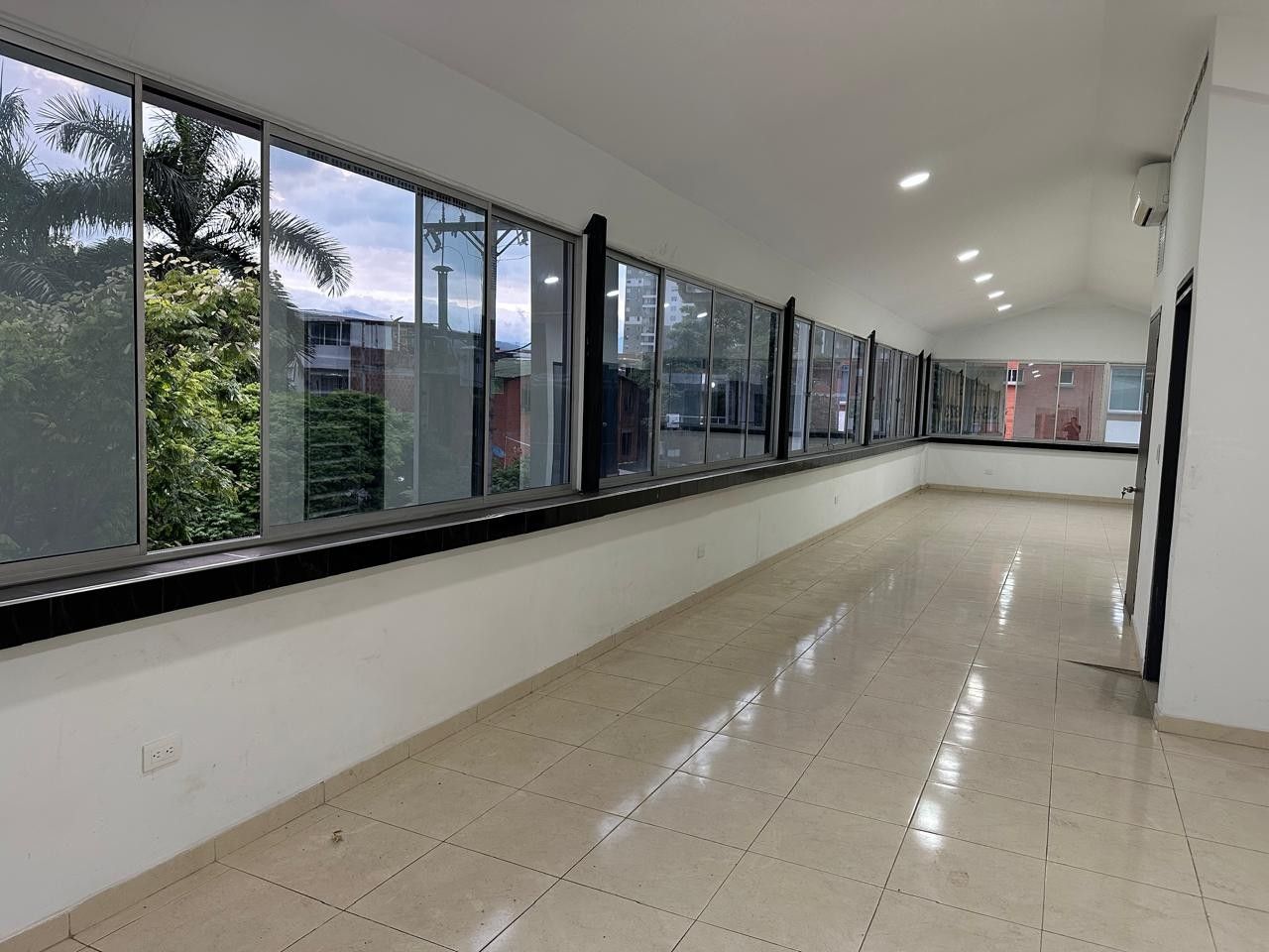 Local en arriendo Valle Del Cauca Cali Lili 75 m2 Habitaciones 0 Baños 2 Garajes 0 Precio $3000000