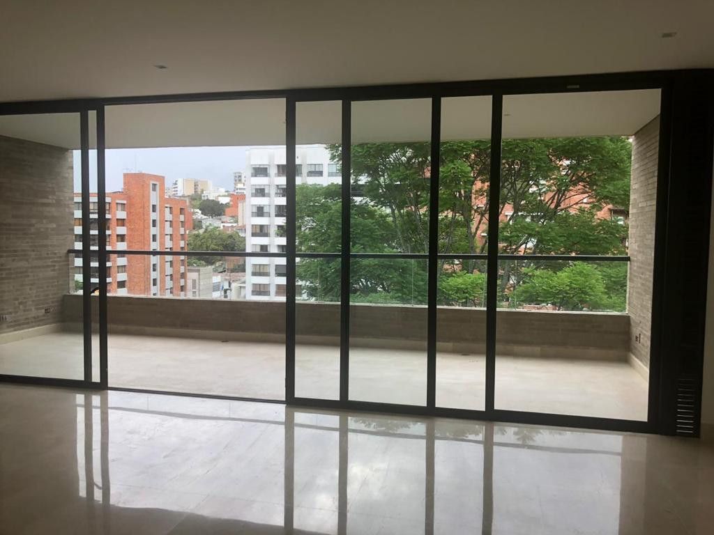 Apartamento en arriendo Valle Del Cauca Cali Santa Rita 234 m2 Habitaciones 3 Baños 4 Garajes 2 Precio $9500000