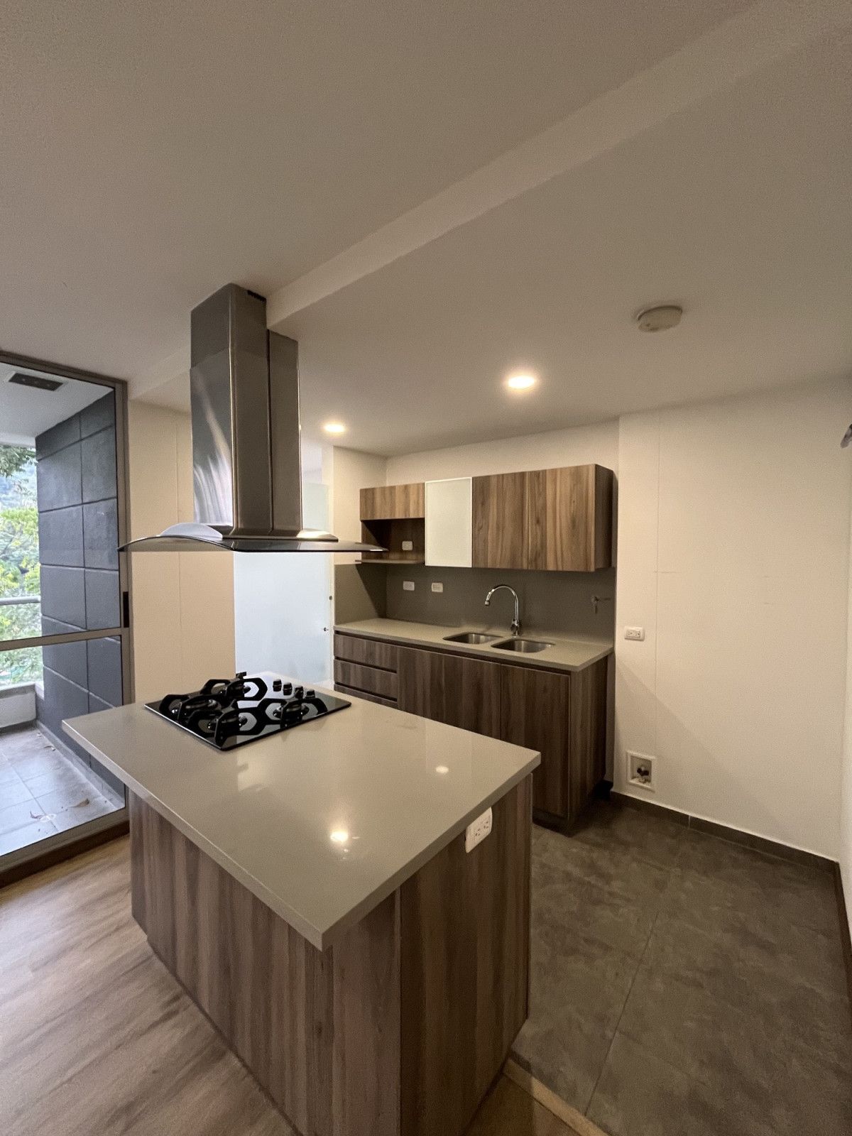 Apartamento en arriendo Antioquia Envigado El Esmeraldal 130 m2 Habitaciones 3 Baños 4 Garajes 2 Precio $5200000