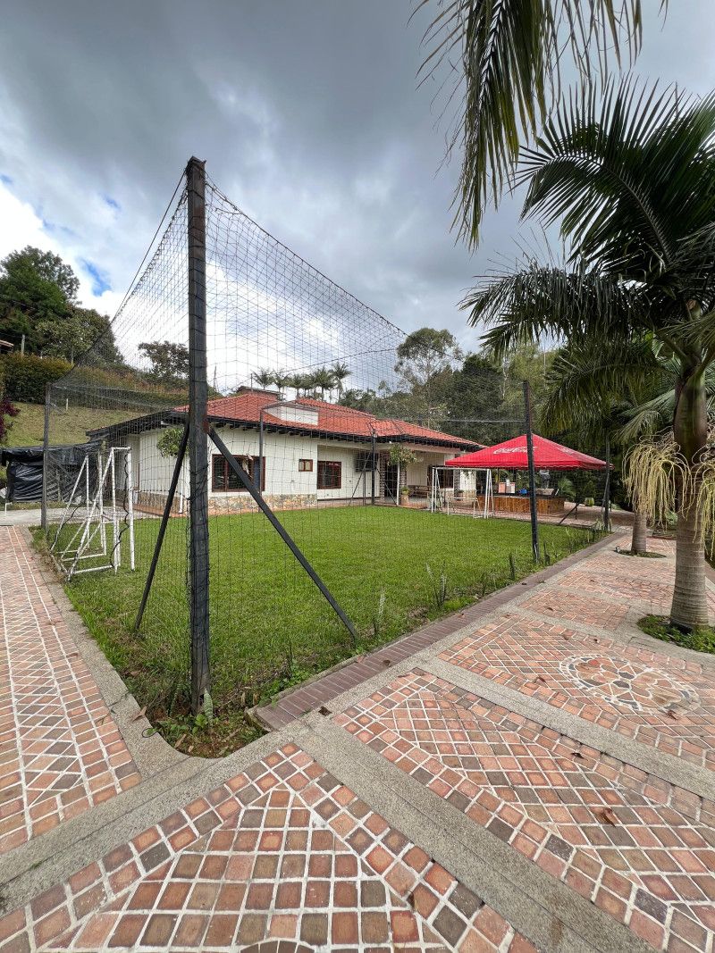Finca en venta Antioquia Guarne Guarne 600 m2 Habitaciones 3 Baños 5 Garajes 8 Precio $3500000000