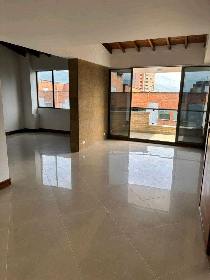 Apartamento en arriendo Antioquia Envigado Zona Centro 100 m2 Habitaciones 2 Baños 2 Garajes 1 Precio $3800000