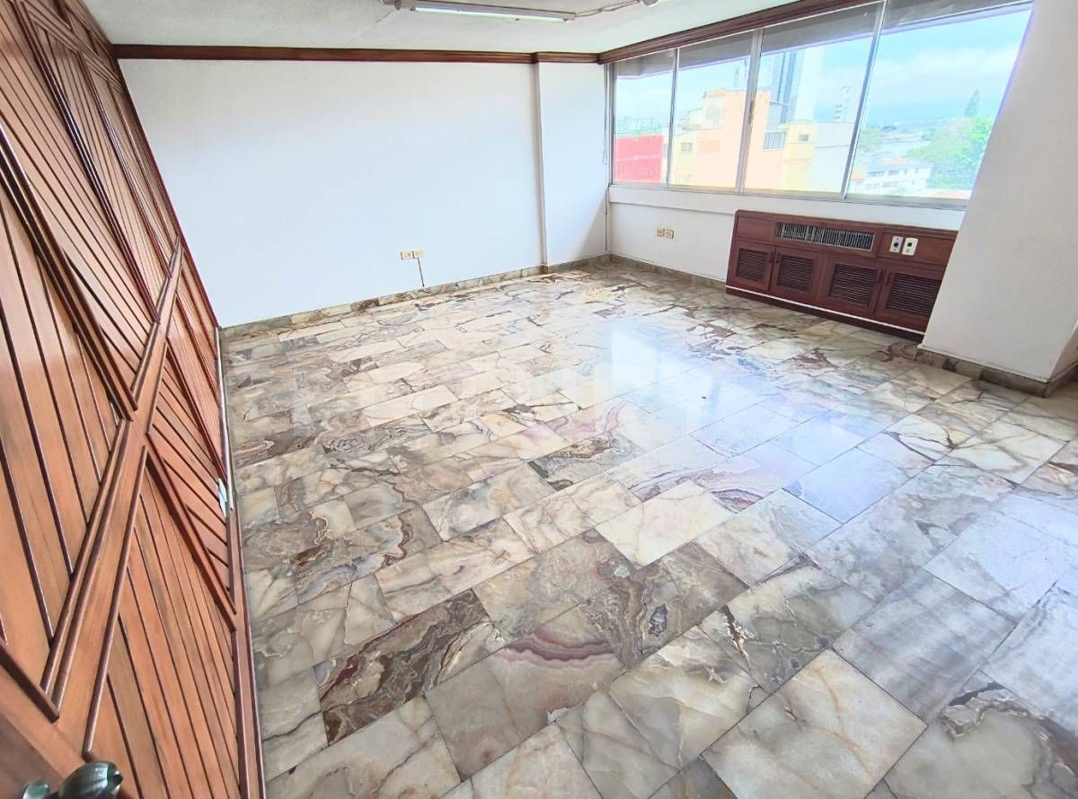 Oficina en arriendo Valle Del Cauca Cali Granada 50 m2 Habitaciones 0 Baños 1 Garajes 0 Precio $2300000