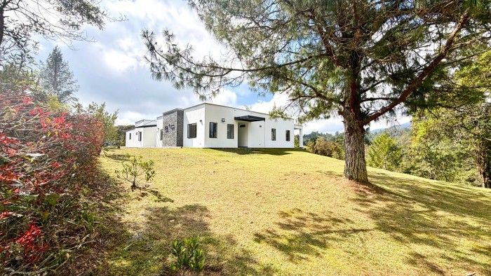 Casa en venta Antioquia El Retiro El Retiro 215 m2 Habitaciones 3 Baños 5 Garajes 1 Precio $2600000000