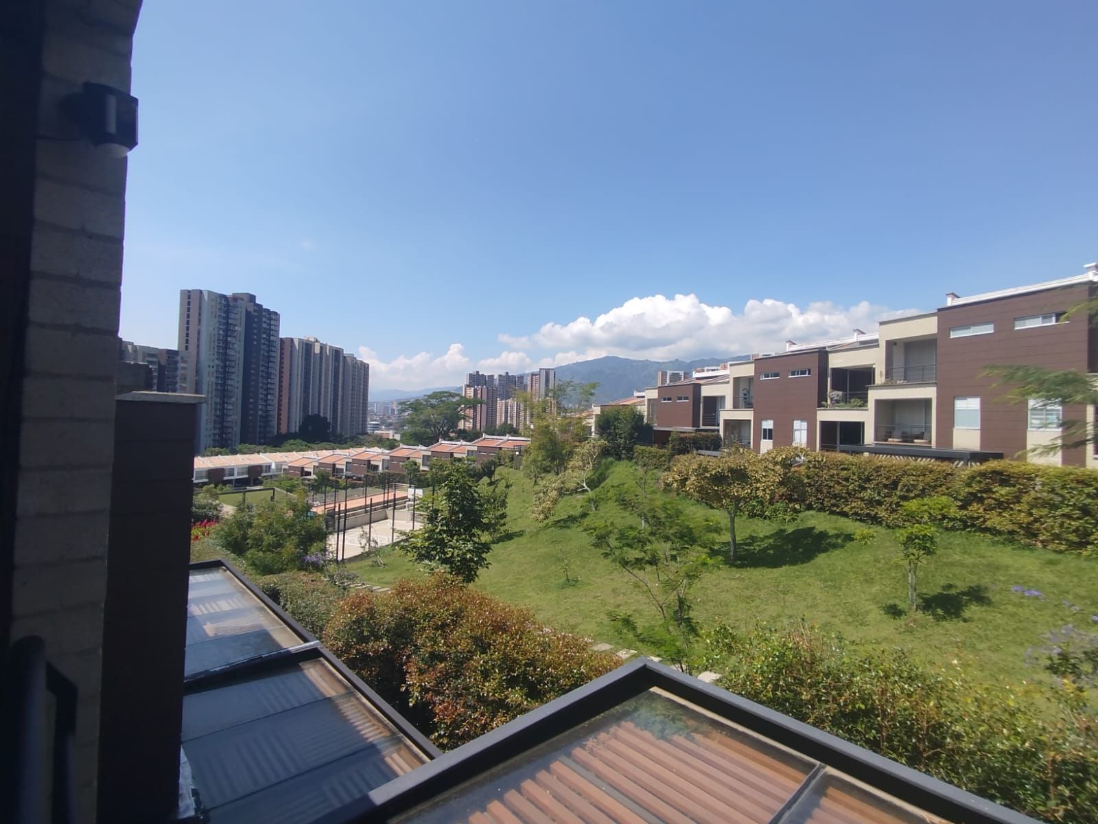 Casa en arriendo Antioquia Bello Andalucía 106 m2 Habitaciones 3 Baños 3 Garajes 4 Precio $4300000