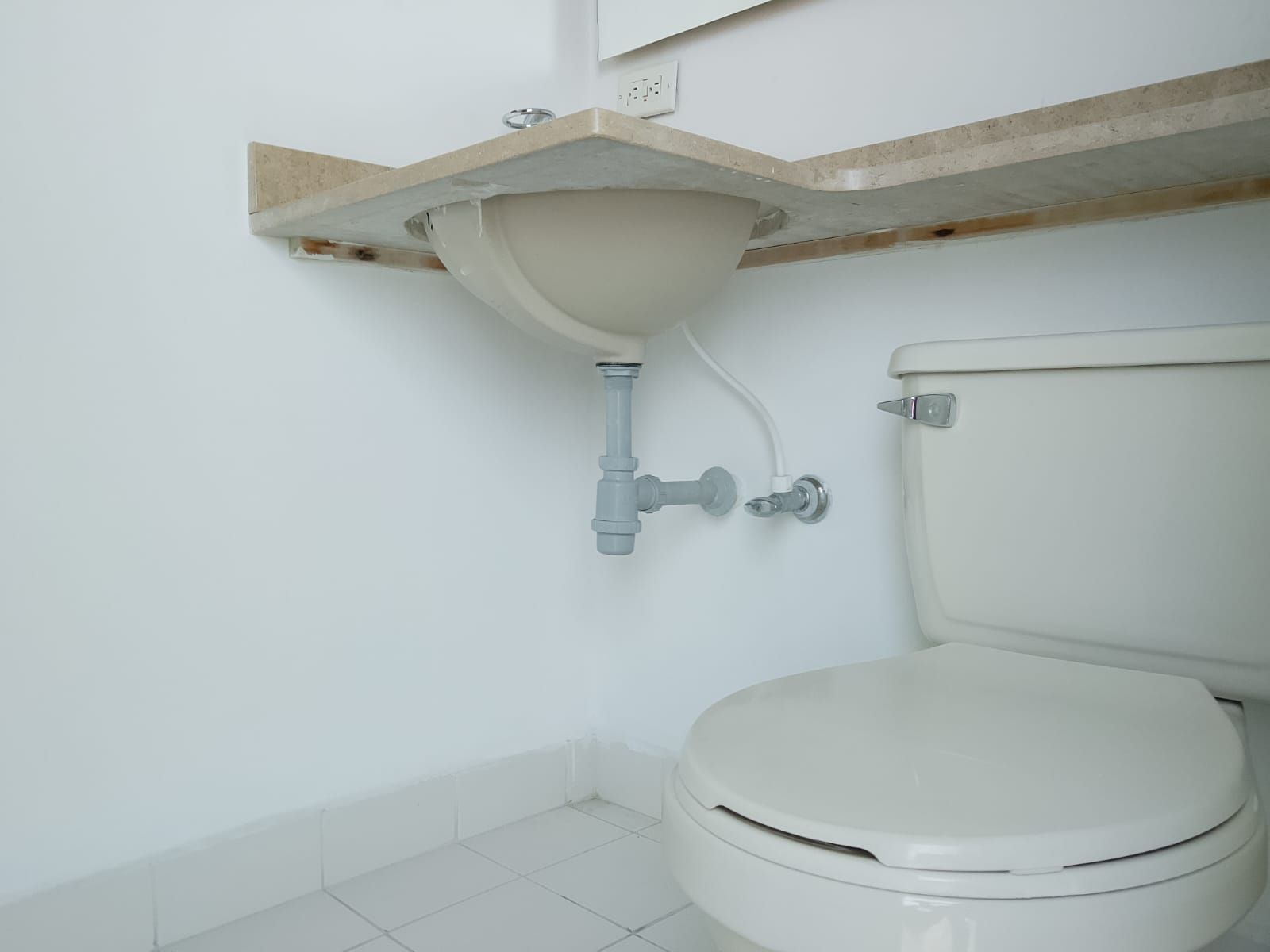 Consultorio en arriendo Antioquia Medellín Calle Nueva 31 m2 Habitaciones 0 Baños 1 Garajes 1 Precio $3100000