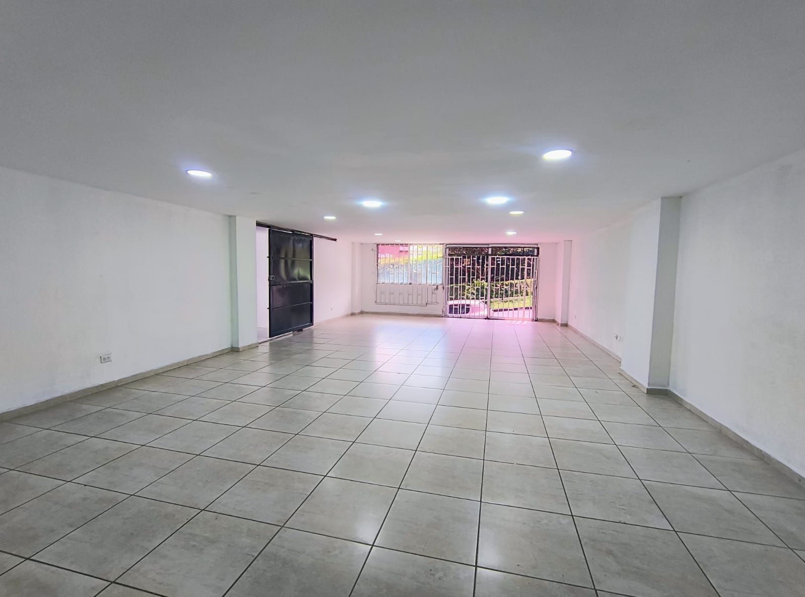 Local en arriendo Antioquia La Estrella Bellavista 250 m2 Habitaciones 0 Baños 2 Garajes 0 Precio $6000000