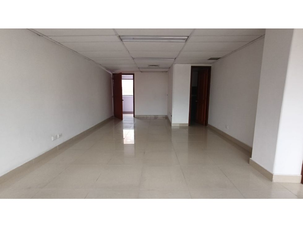 Oficina en arriendo o venta Antioquia Medellín Jesus Nazareno 76 m2 Habitaciones 0 Baños 2 Garajes 0 Precio venta $220000000 Precio arriendo $3383000