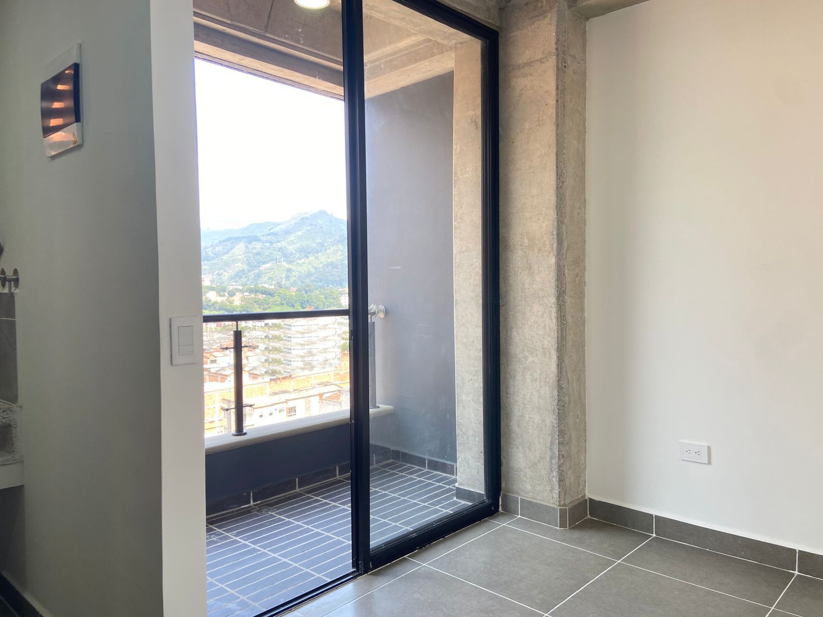 Apartamento en arriendo o venta Antioquia Sabaneta Calle Larga 63 m2 Habitaciones 2 Baños 2 Garajes 0 Precio venta $390000000 Precio arriendo $2500000