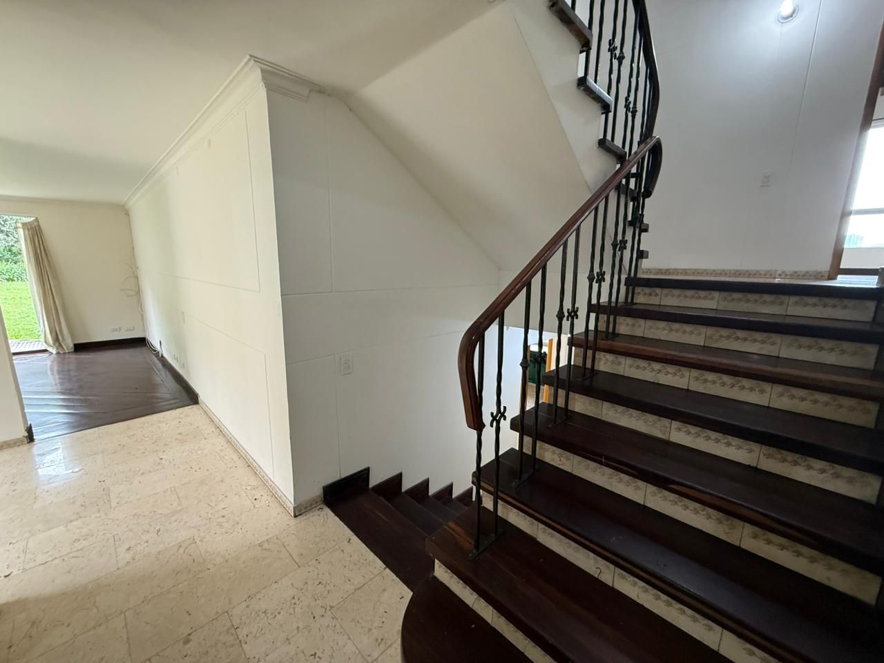 Casa en arriendo Antioquia Medellín Altos Del Poblado 320 m2 Habitaciones 4 Baños 5 Garajes 4 Precio $10000000