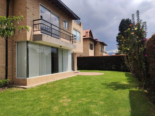 Casa en arriendo Cundinamarca Bogotá Bogotá 295 m2 Habitaciones 5 Baños 6 Garajes 2 Precio $9000000