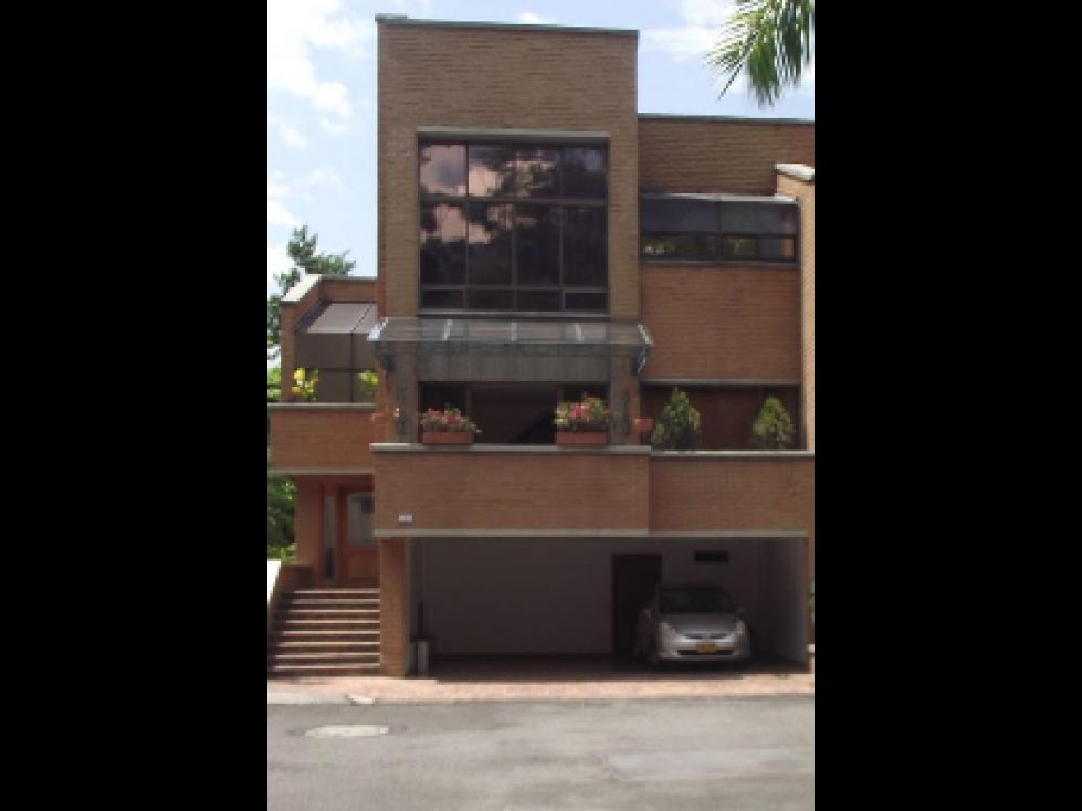Casa en venta Antioquia Medellín Alejandria 269 m2 Habitaciones 3 Baños 4 Garajes 3 Precio $1650000000