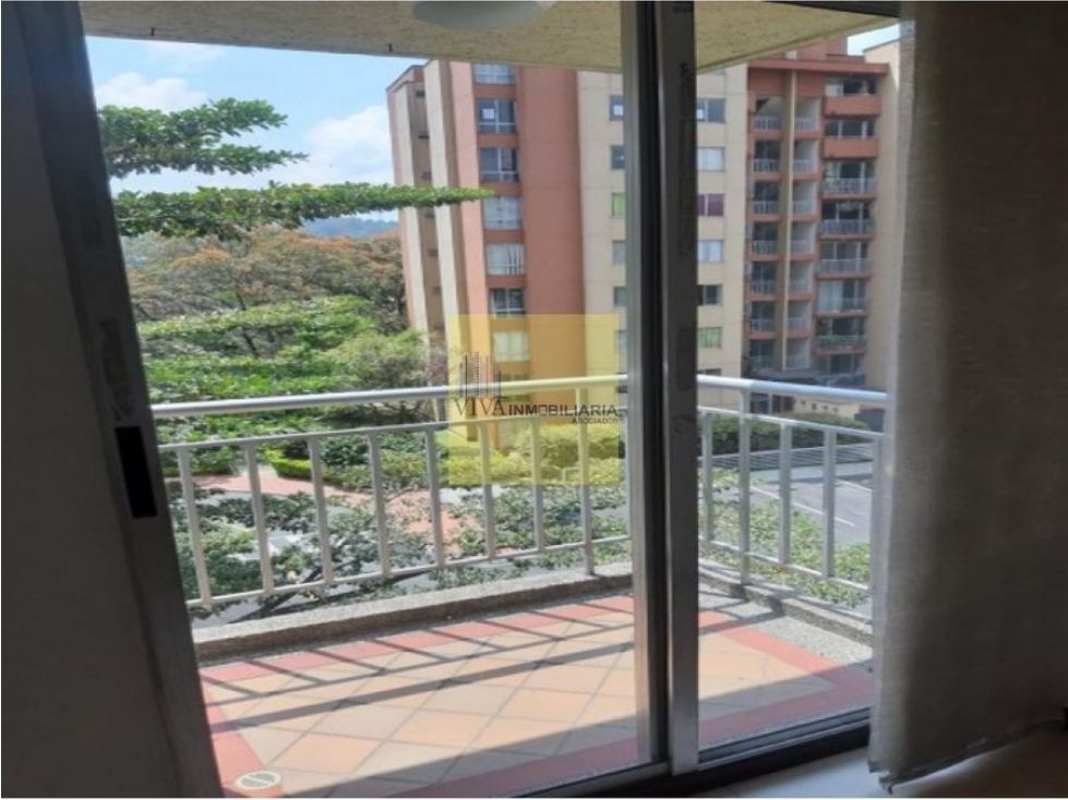 Apartaestudio en venta Antioquia Itagüí Zona Industrial 3 98 m2 Habitaciones 3 Baños 2 Garajes 1 Precio $530000000