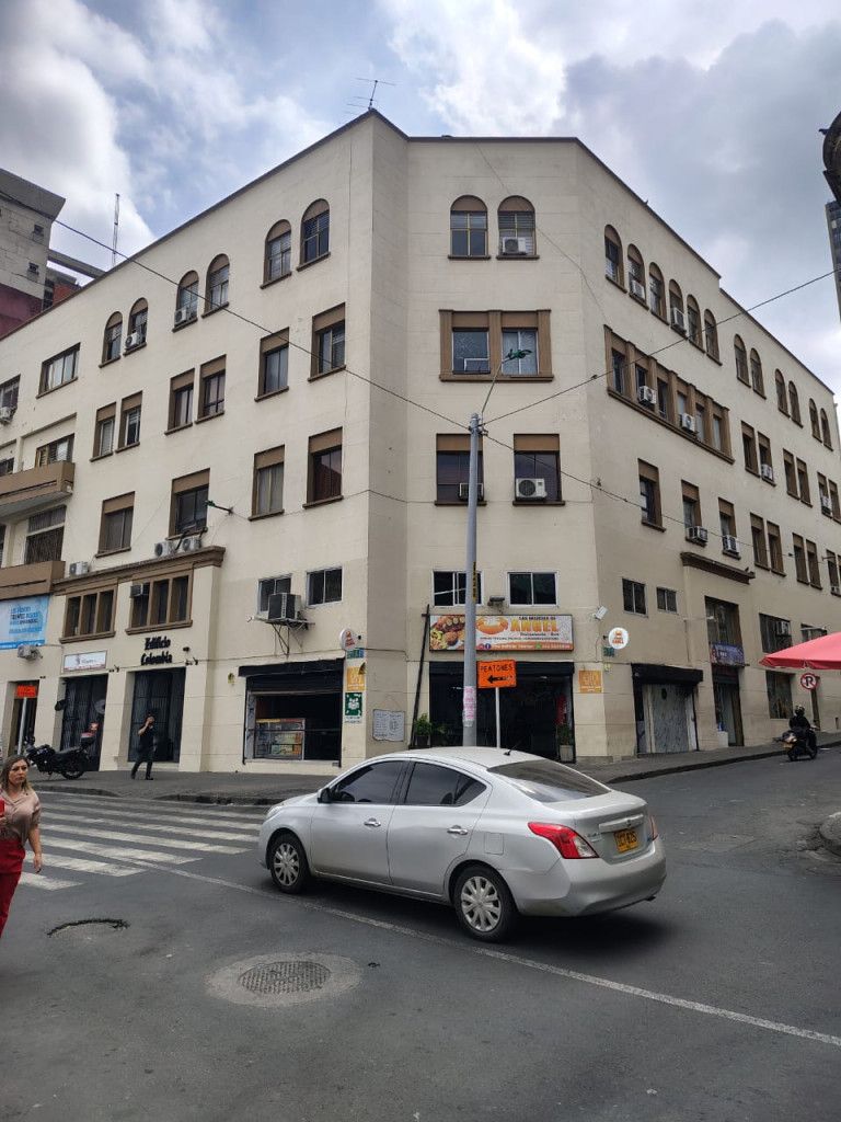 Oficina en arriendo Valle Del Cauca Cali San Pedro 32 m2 Habitaciones 0 Baños 1 Garajes 0 Precio $1200000