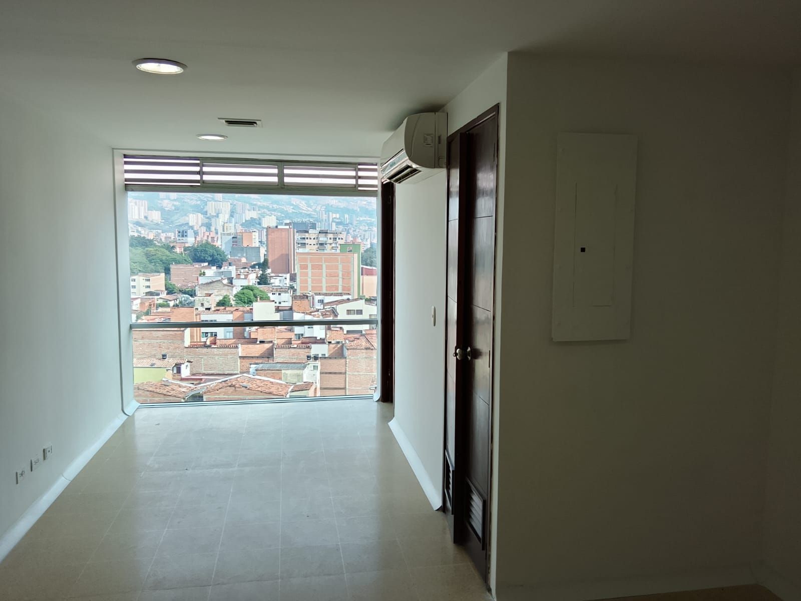 Consultorio en arriendo Antioquia Medellín Las Acacias 31 m2 Habitaciones 0 Baños 1 Garajes 1 Precio $3100000