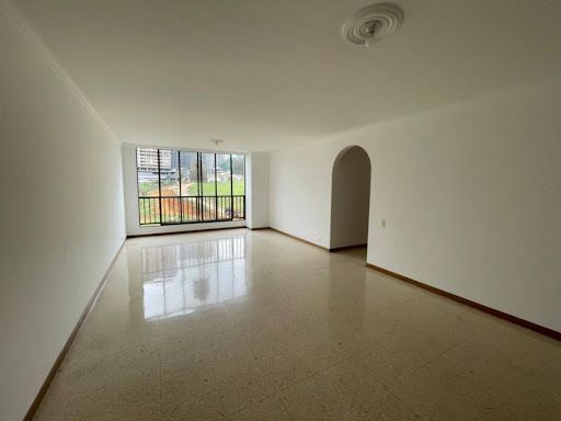 Apartamento en arriendo Antioquia Medellín El Castillo 120 m2 Habitaciones 3 Baños 2 Garajes 2 Precio $4300000