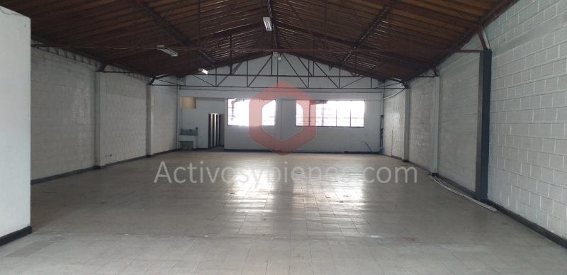 Bodega en arriendo Antioquia Medellín Guayabal 300 m2 Habitaciones 0 Baños 2 Garajes 0 Precio $8750000