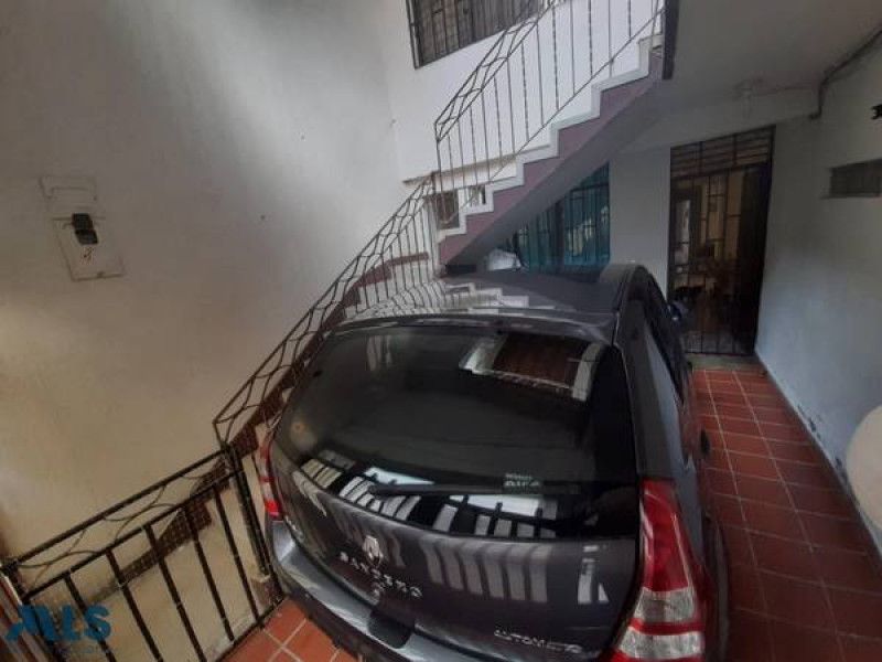 Inmuebles en Remate Casa en venta Antioquia Medellín Cristo Rey 163 m2 Habitaciones 3 Baños 2 Garajes 1 Precio $530000000