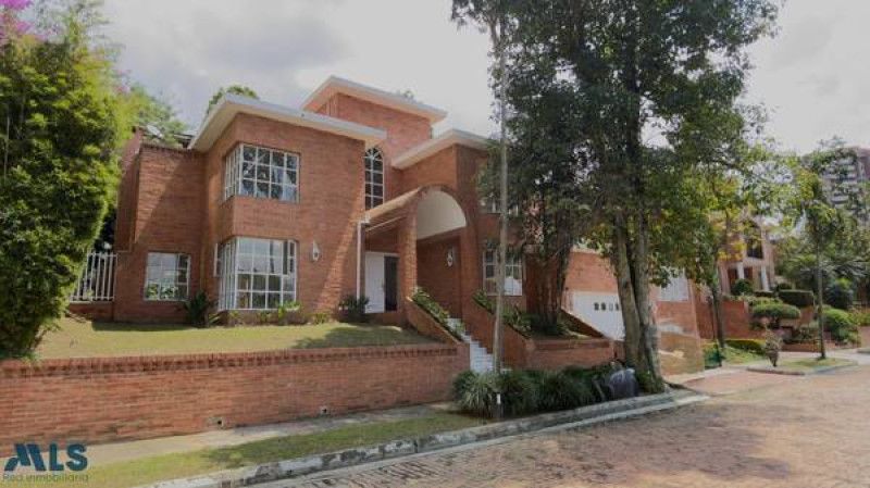 Casa en venta Antioquia Medellín El Tesoro 450 m2 Habitaciones 4 Baños 3 Garajes 2 Precio $3200000000