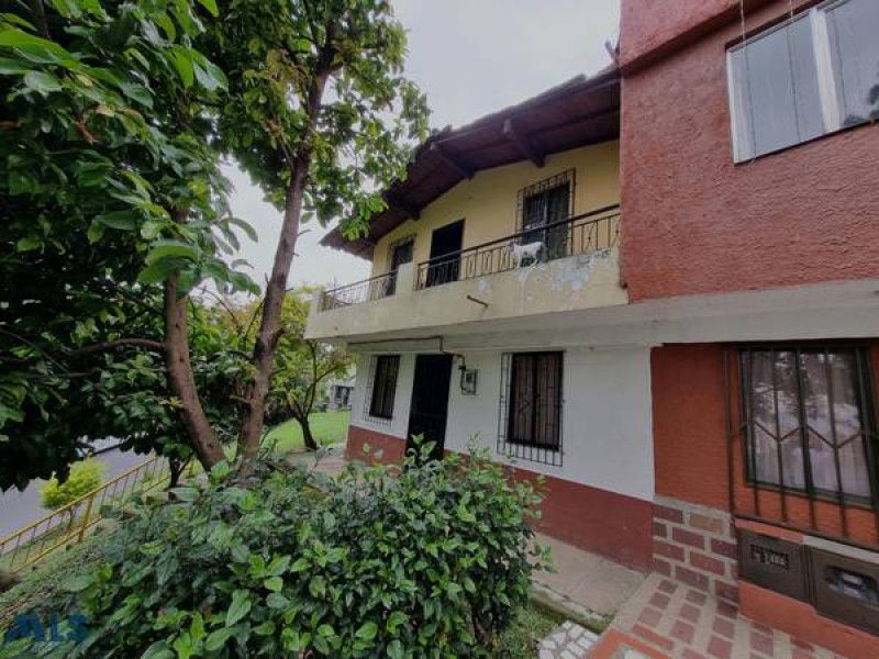 Inmuebles en Remate Apartamento en venta Antioquia Medellín La Colina 74 m2 Habitaciones 2 Baños 1 Garajes 0 Precio $270000000
