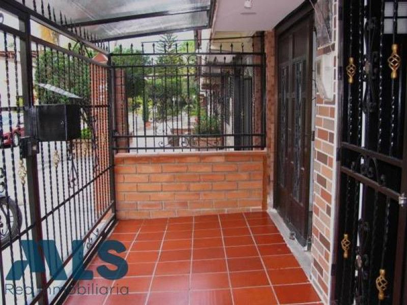 Inmuebles en Remate Casa en venta Antioquia Medellín Cristo Rey 82 m2 Habitaciones 3 Baños 2 Garajes 1 Precio $530000000