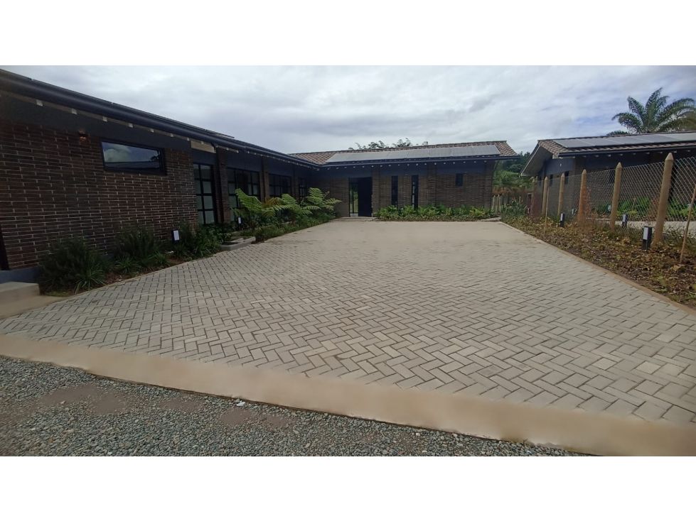 Casa Campestre en arriendo Antioquia Rionegro Belchite 350 m2 Habitaciones 4 Baños 5 Garajes 4 Precio $10700000