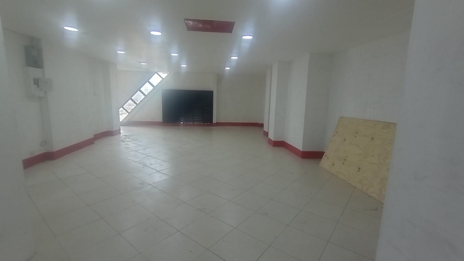 Bodega en arriendo Antioquia Medellín Guayaquil 100 m2 Habitaciones 0 Baños 1 Garajes 0 Precio $5500000