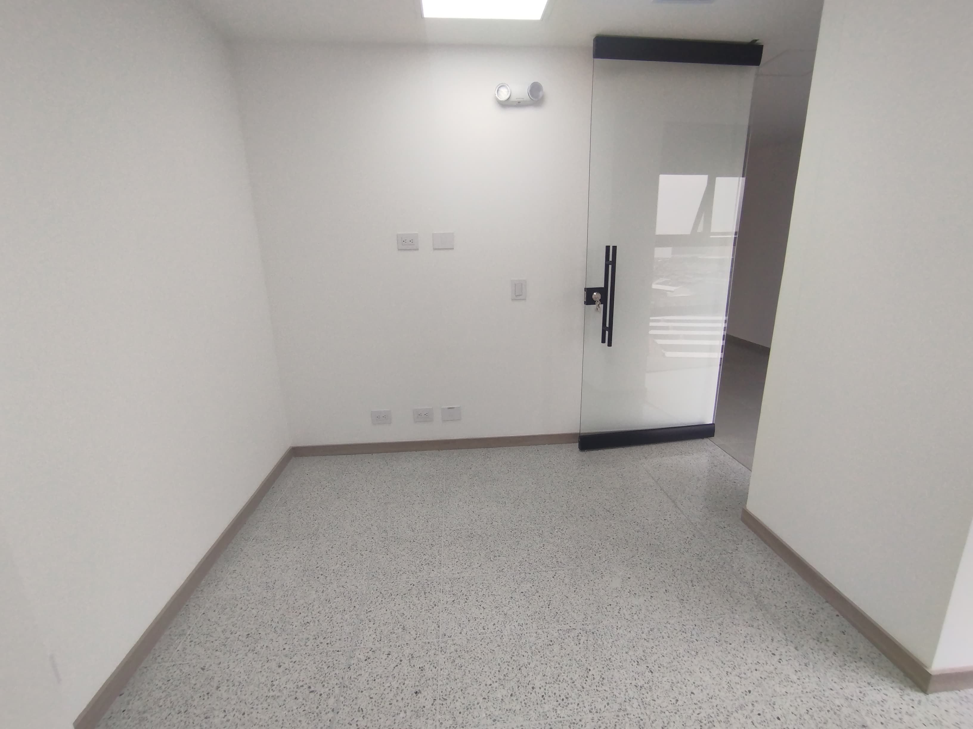 Consultorio en arriendo Antioquia Medellín Simesa 37 m2 Habitaciones 0 Baños 1 Garajes 1 Precio $5000000