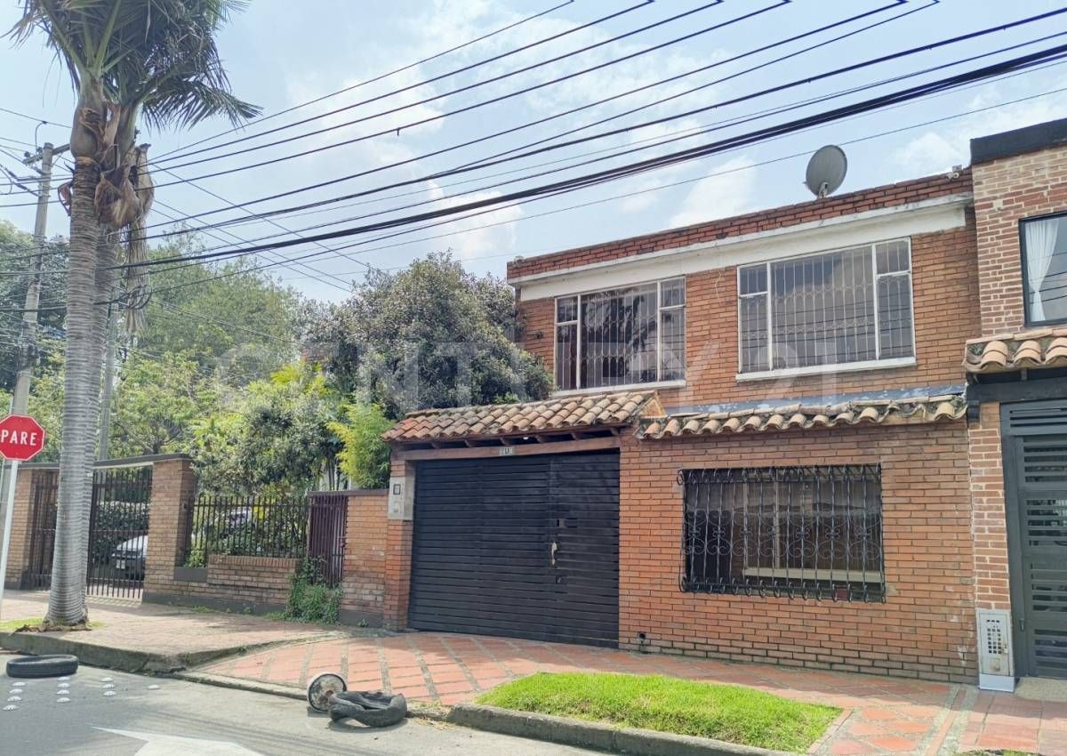 Casa en venta Cundinamarca Bogotá La Esmeralda 237 m2 Habitaciones 5 Baños 4 Garajes 2 Precio $1000000000