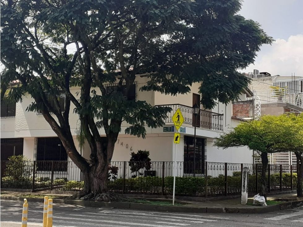 Casa en arriendo Valle Del Cauca Cali Ciudad Capri 250 m2 Habitaciones 5 Baños 4 Garajes 2 Precio $3500000