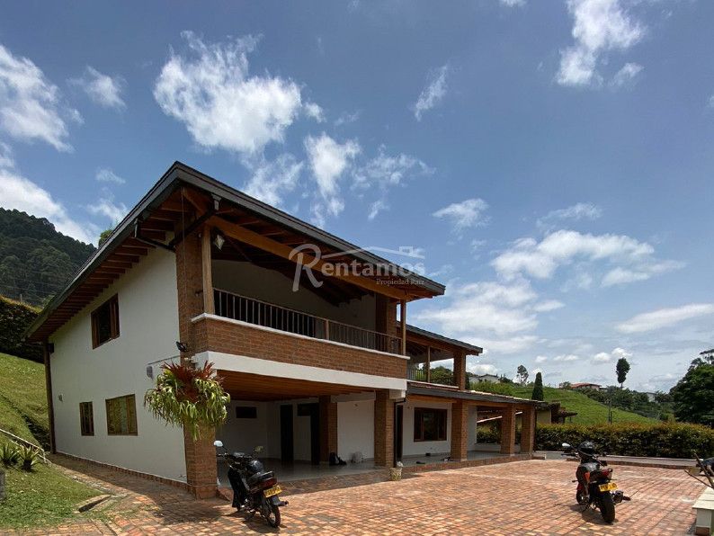 Casa en arriendo Antioquia Envigado San Rafael 400 m2 Habitaciones 4 Baños 4 Garajes 2 Precio $12000000