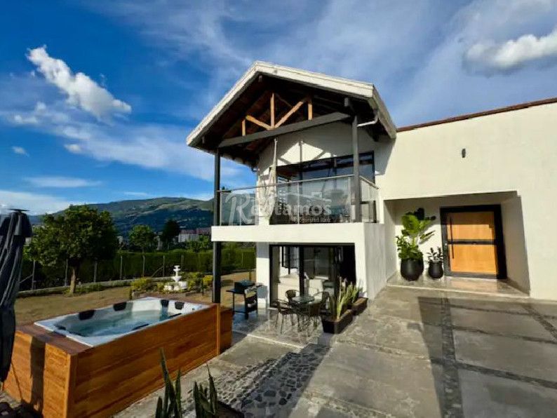 Casa en arriendo Antioquia Envigado San Rafael 400 m2 Habitaciones 4 Baños 5 Garajes 2 Precio $12000000