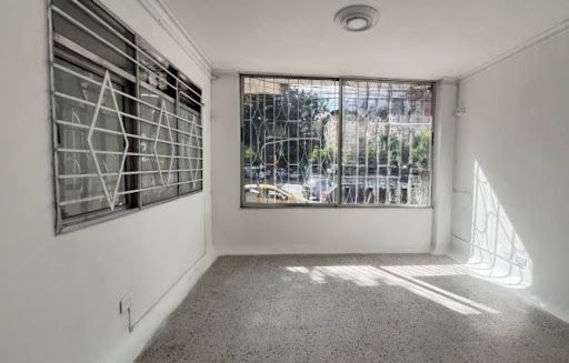 Local en arriendo Antioquia Medellín Los Conquistadores 35 m2 Habitaciones 0 Baños 1 Garajes 1 Precio $2300000
