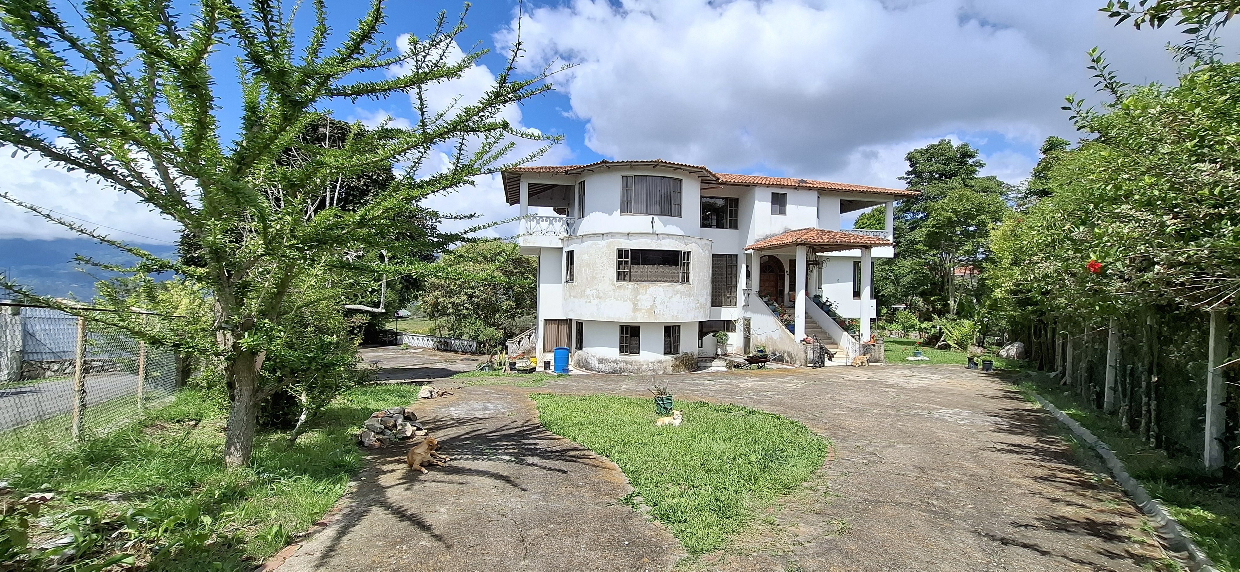 Casa en venta Cundinamarca Fusagasugá Cr Villa Milena 2700 m2 Habitaciones 5 Baños 5 Garajes 6 Precio $3000000000