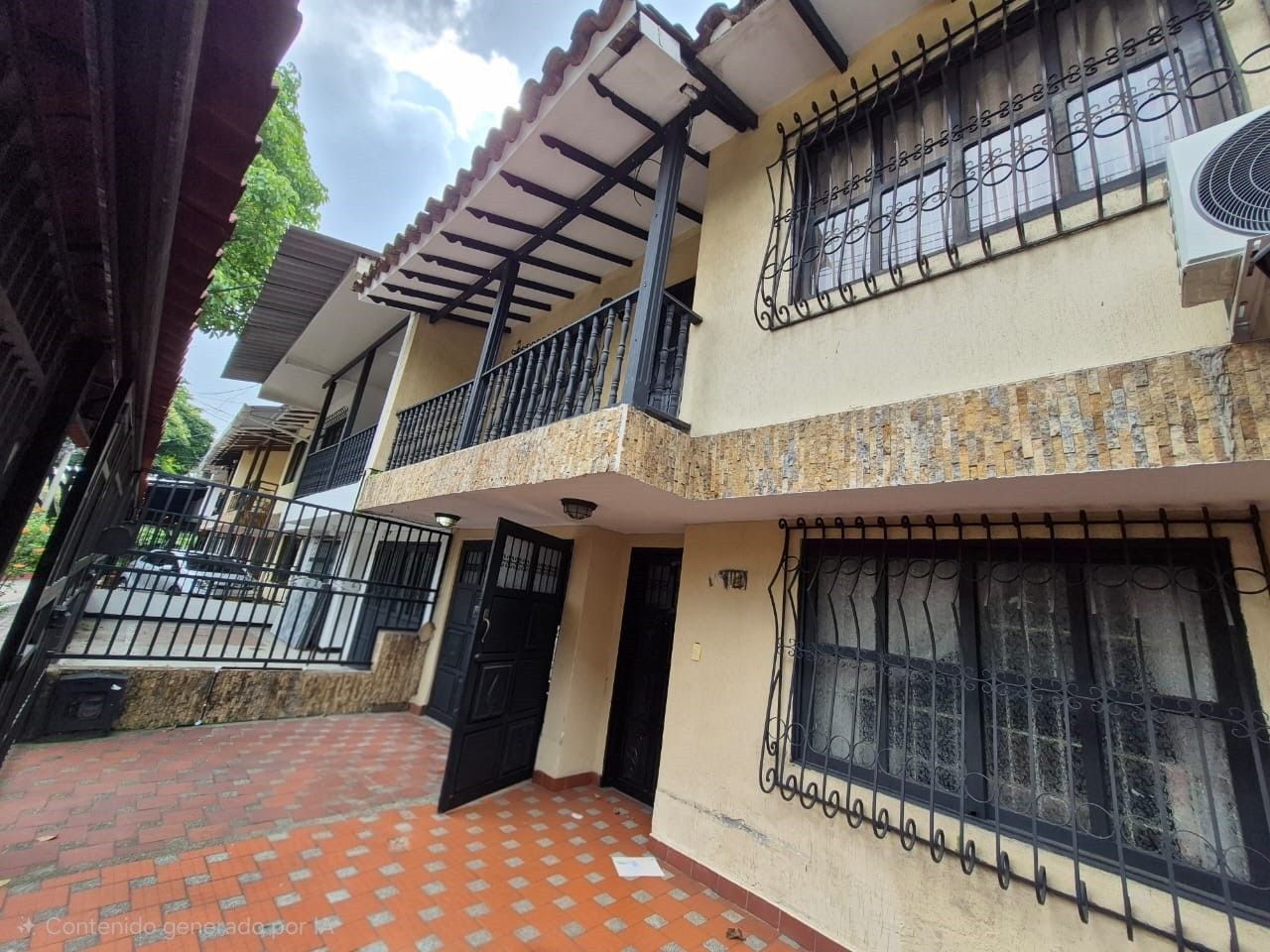 Casa en venta Valle Del Cauca Cali Militar 216 m2 Habitaciones 4 Baños 3 Garajes 2 Precio $630000000