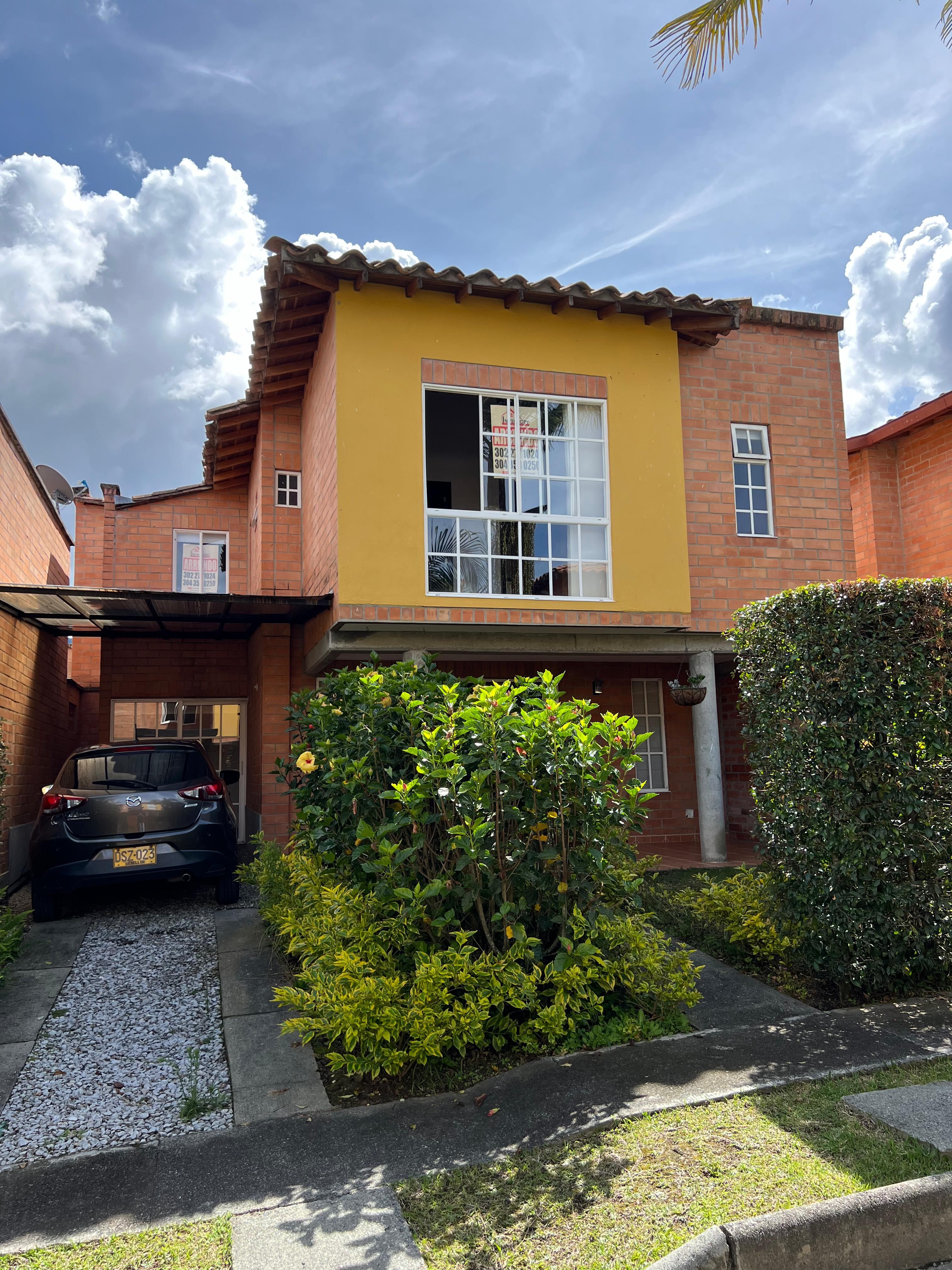 Casa en arriendo Antioquia La Ceja Nueva Escocia 140 m2 Habitaciones 3 Baños 3 Garajes 2 Precio $2800000