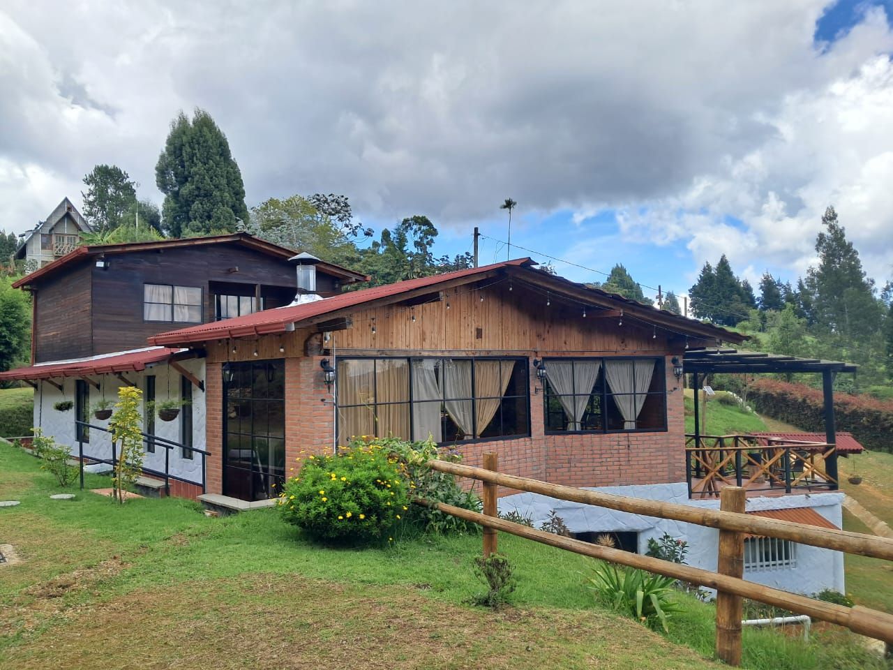 Finca en arriendo Antioquia Guarne Centro 270 m2 Habitaciones 5 Baños 4 Garajes 3 Precio $6500000