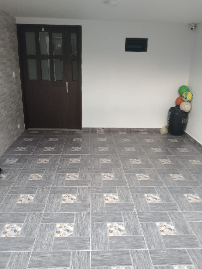 Casa en venta Cundinamarca Bogotá Capellanía 180 m2 Habitaciones 5 Baños 4 Garajes 1 Precio $815000000