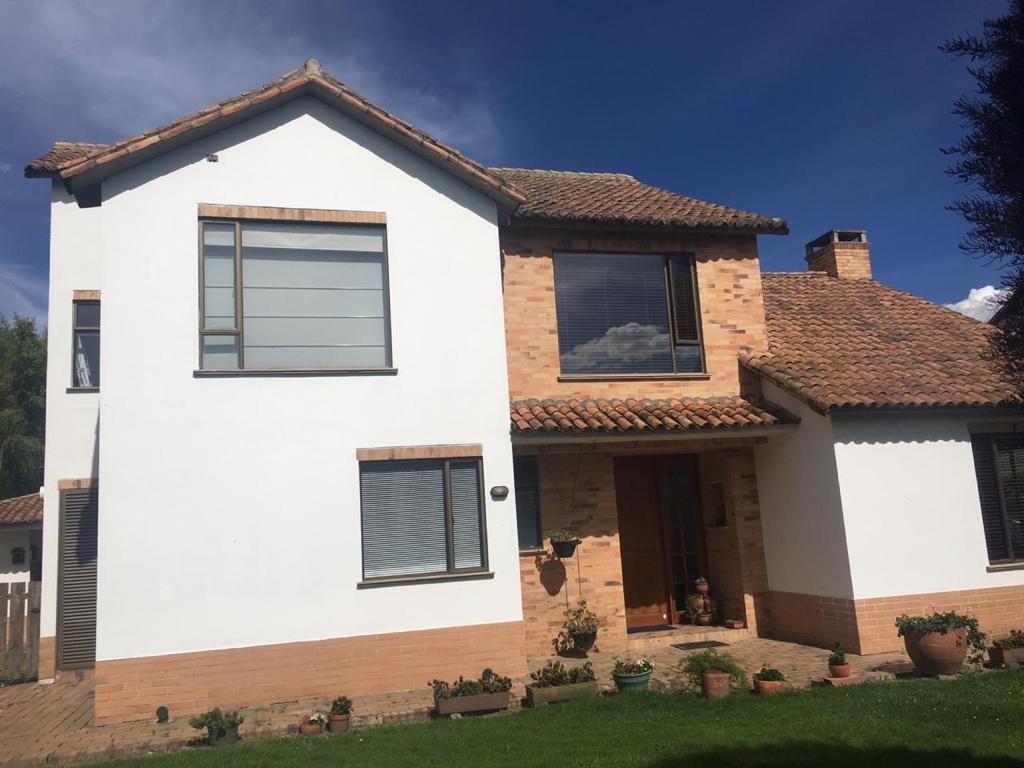 Casa en venta Cundinamarca Cajicá Centro 250 m2 Habitaciones 3 Baños 3 Garajes 6 Precio $1350000000