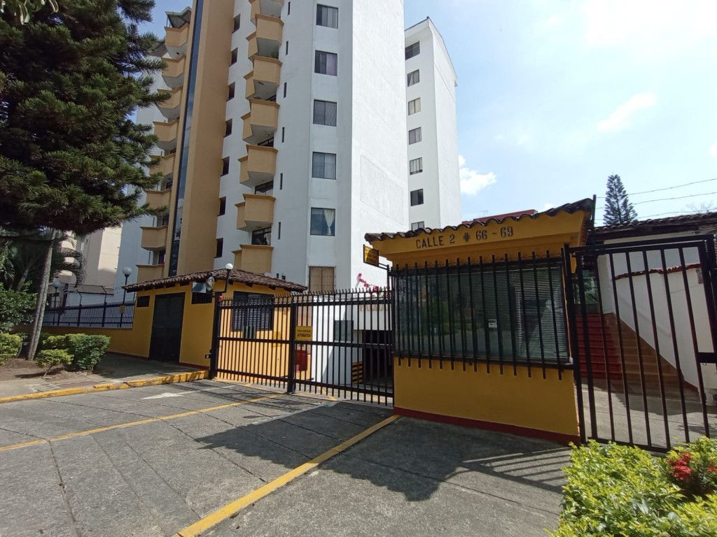 Apartamento en arriendo Valle Del Cauca Cali El Refugio 80 m2 Habitaciones 3 Baños 3 Garajes 1 Precio $2120000