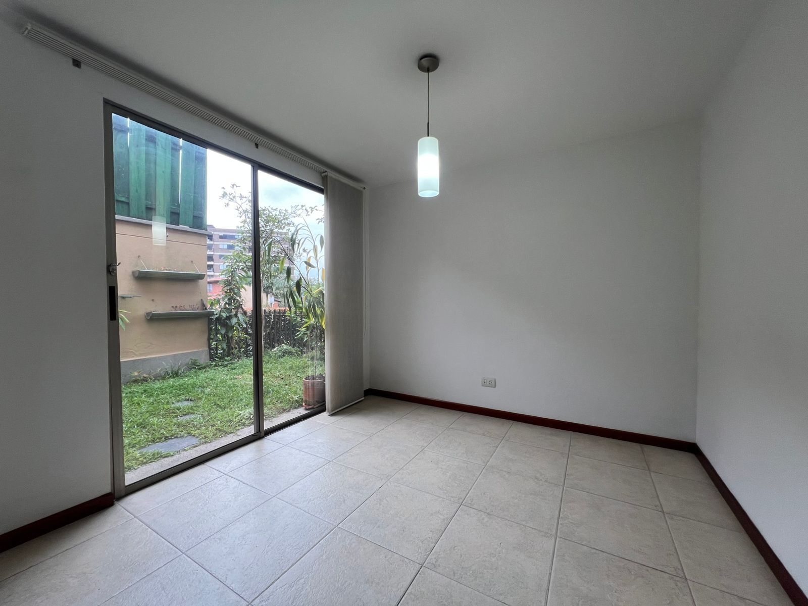 Casa en arriendo Antioquia Envigado Las Antillas 128 m2 Habitaciones 2 Baños 3 Garajes 1 Precio $4900000