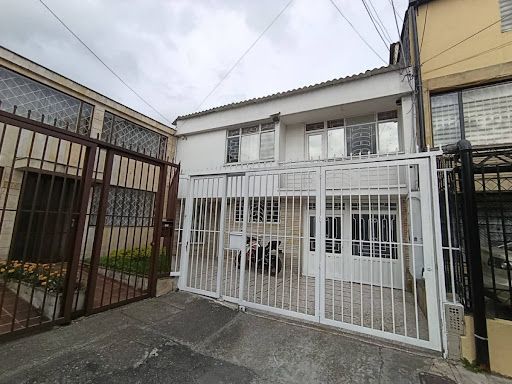 Casa en venta Cundinamarca Bogotá Normandía 330 m2 Habitaciones 7 Baños 5 Garajes 2 Precio $1250000000