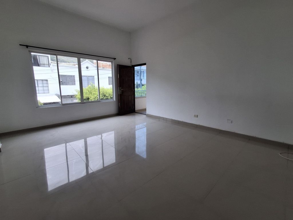 Apartamento en arriendo Valle Del Cauca Cali El Bosque 90 m2 Habitaciones 3 Baños 2 Garajes 1 Precio $1800000