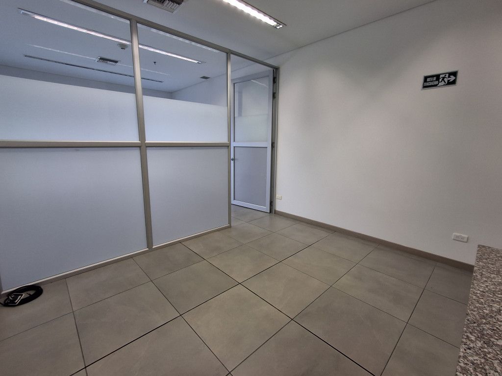 Oficina en venta Valle Del Cauca Cali Mariano Ramos 35 m2 Habitaciones 0 Baños 1 Garajes 1 Precio $340000000