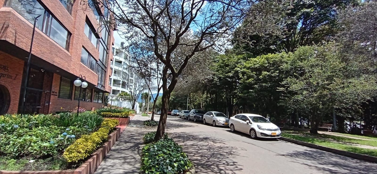 Apartamento en arriendo o venta Cundinamarca Bogotá Club Los Lagartos 125 m2 Habitaciones 3 Baños 2 Garajes 2 Precio venta $710000000 Precio arriendo $4850000