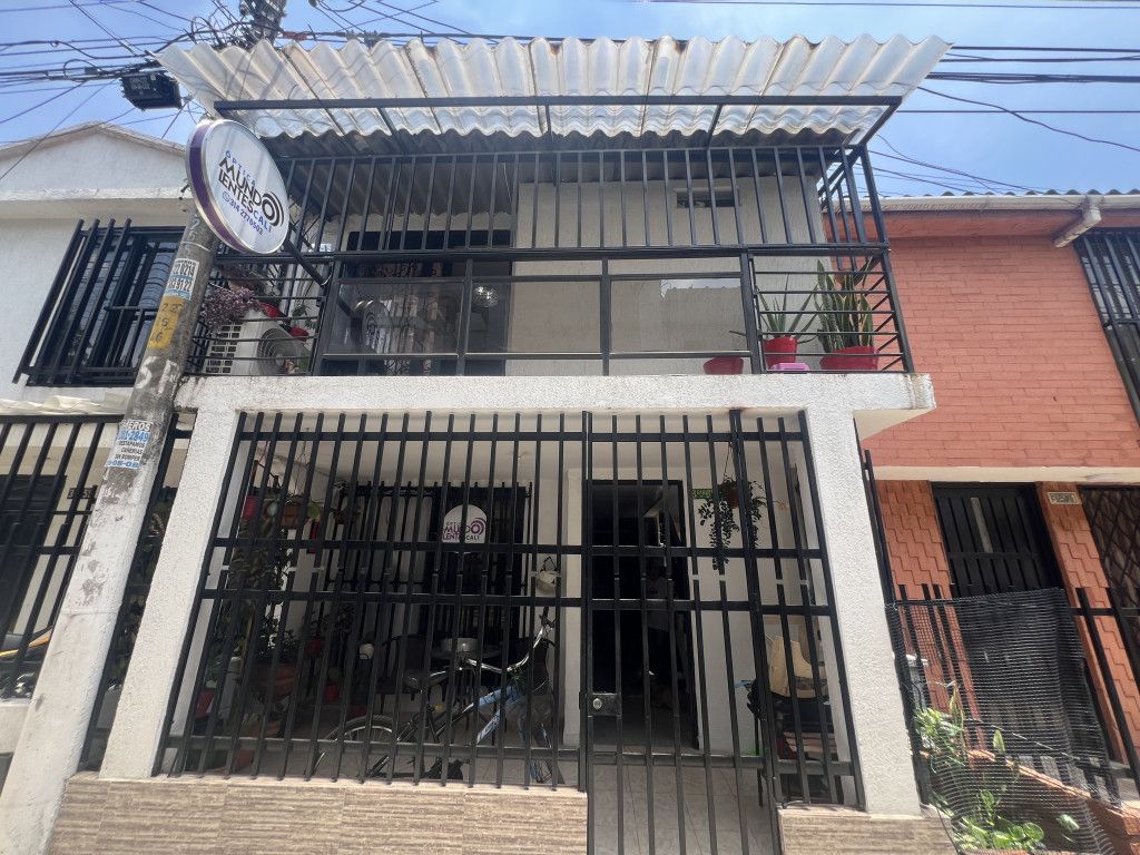 Casa en venta Valle Del Cauca Cali Sector Transito Municipal 60 m2 Habitaciones 3 Baños 2 Garajes 0 Precio $240000000
