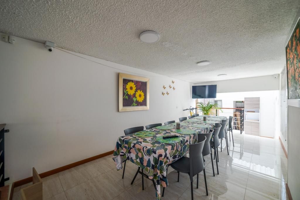 Casa en venta Cundinamarca Bogotá Los Cedritos 196 m2 Habitaciones 3 Baños 4 Garajes 2 Precio $850000000