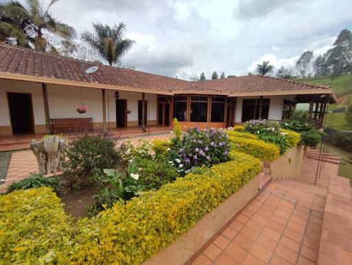 Casa Campestre en arriendo Antioquia Rionegro Rionegro 500 m2 Habitaciones 5 Baños 6 Garajes 2 Precio $15000000