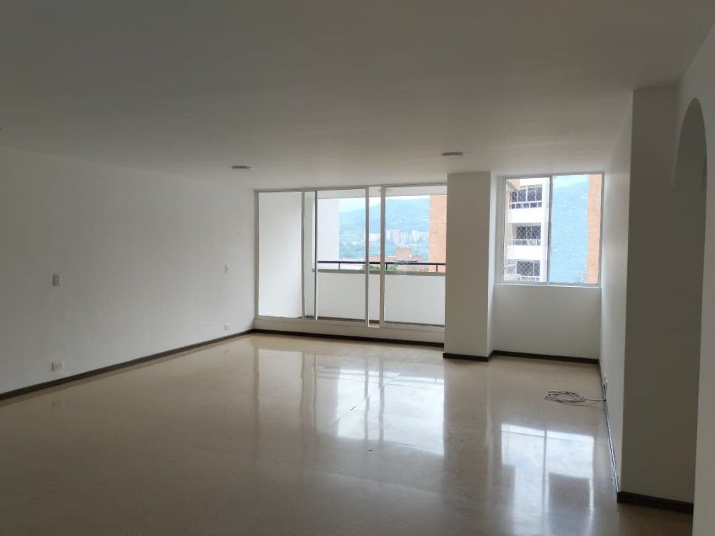 Apartamento en arriendo Antioquia Medellín Castropol 125 m2 Habitaciones 3 Baños 3 Garajes 2 Precio $5500000