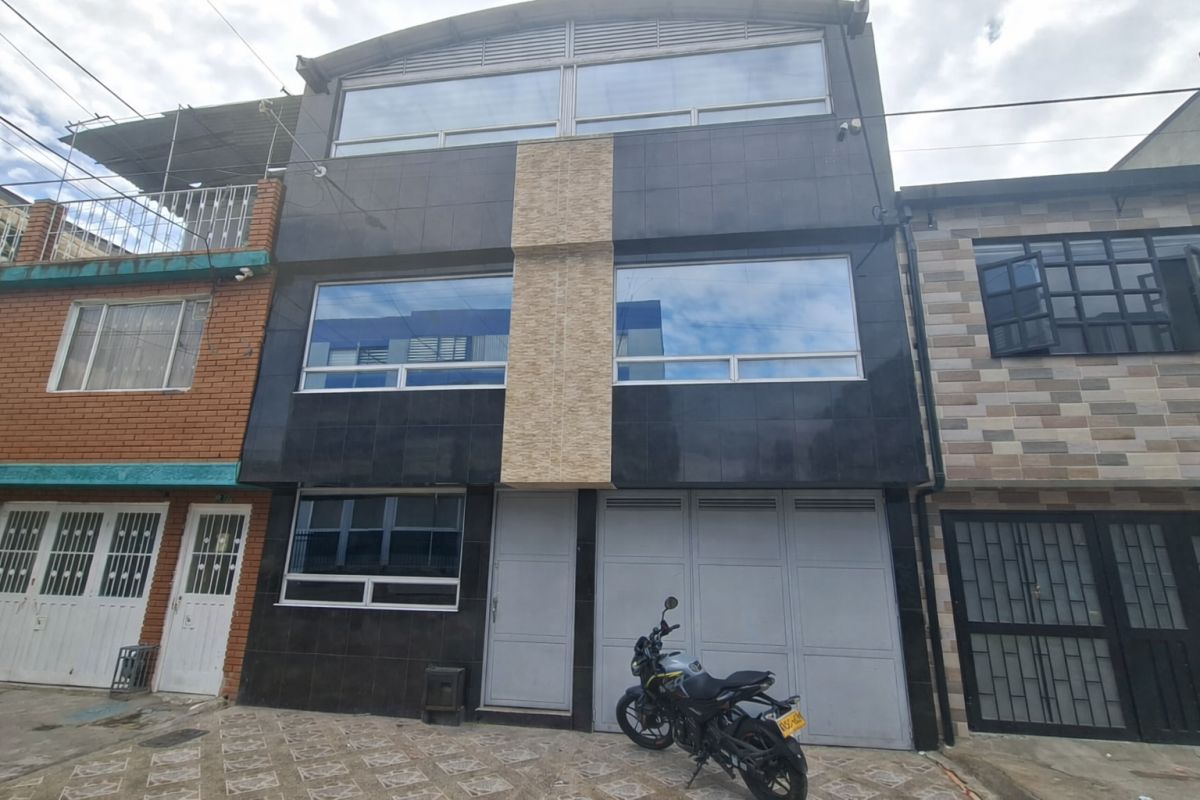 Bodega en arriendo Cundinamarca Bogotá Los Cerezos 400 m2 Habitaciones 0 Baños 3 Garajes 2 Precio $6600000