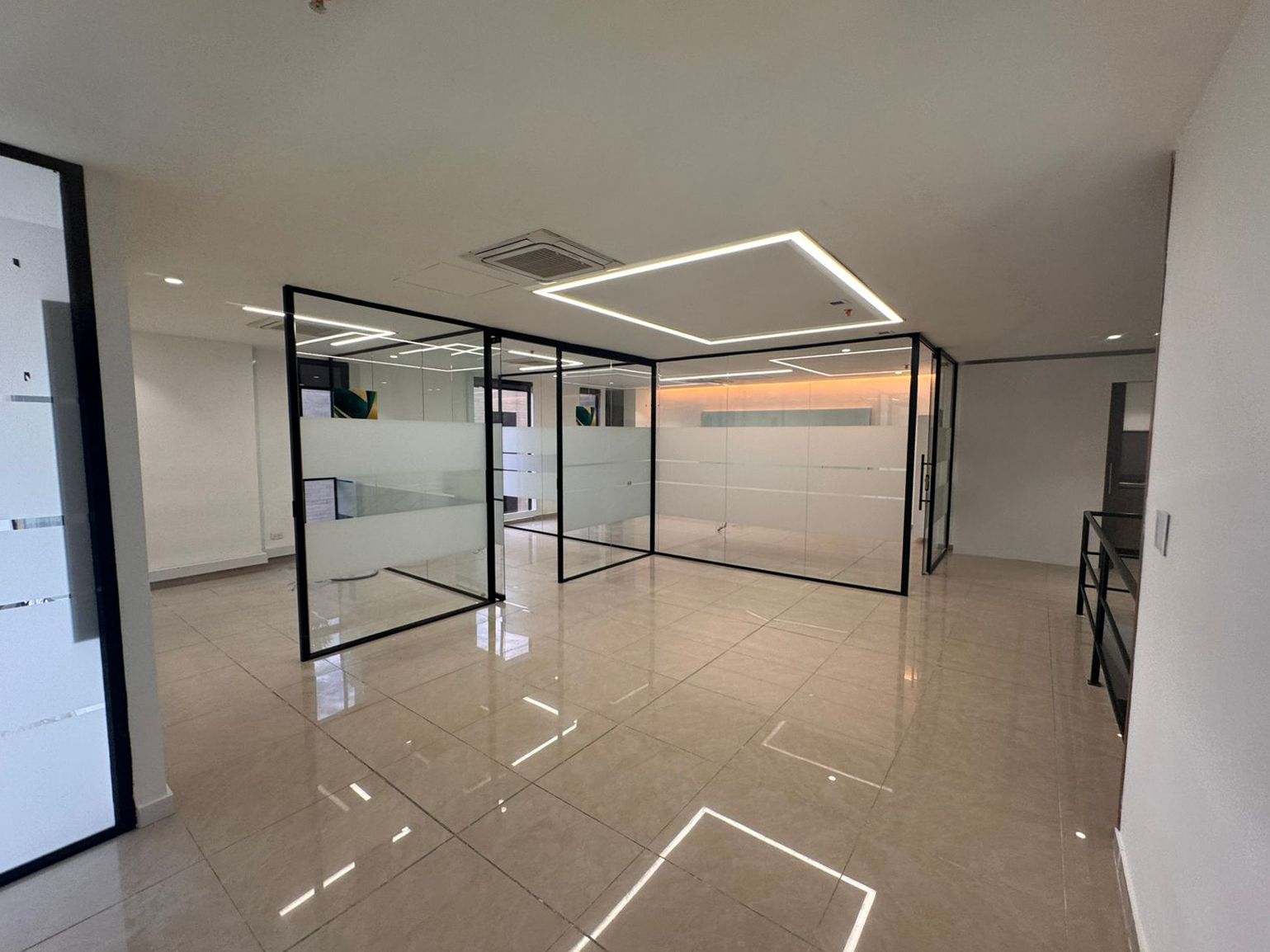 Oficina en arriendo Antioquia Medellín Cristo Rey 150 m2 Habitaciones 0 Baños 2 Garajes 1 Precio $14000000